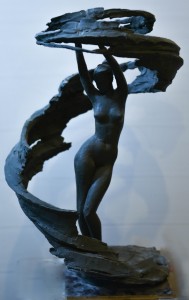 Обнеаженная девушка скульптура
