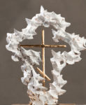 крест на кладбище