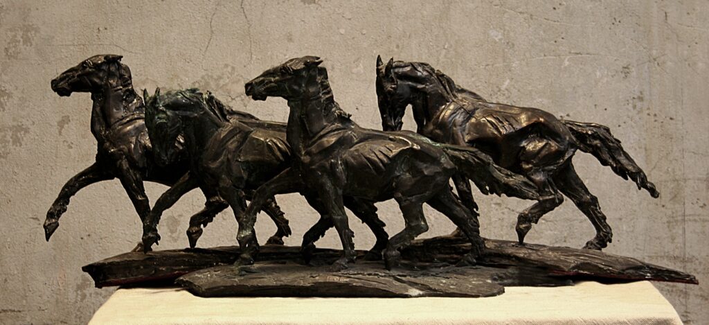 бронзовая скульптура лошадь